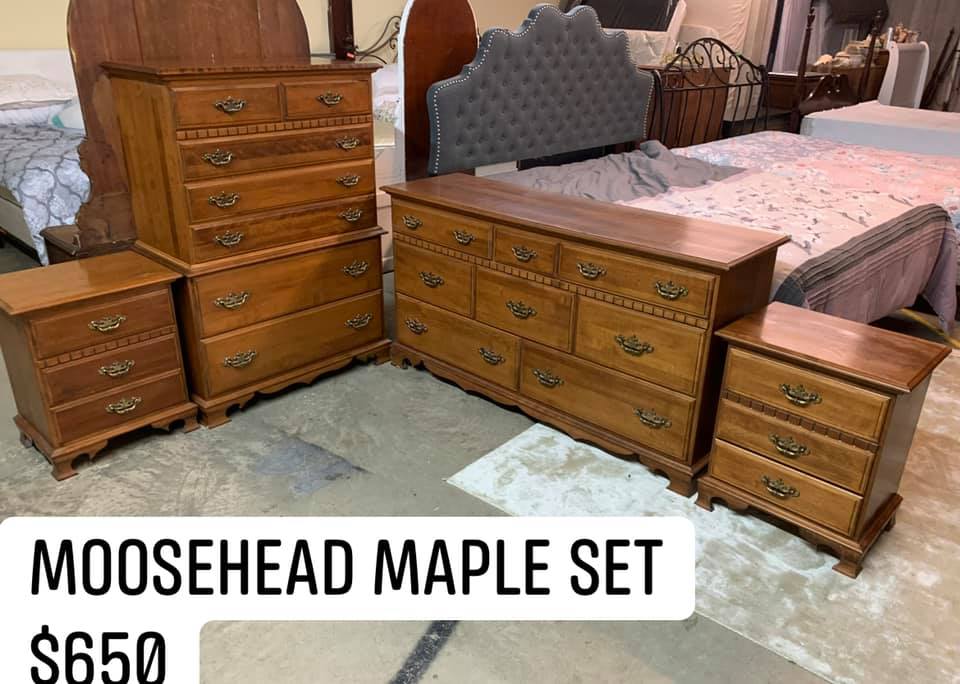 Moosehead Maple Bedroom Furniture, Keller Chestnut Creek King Bed